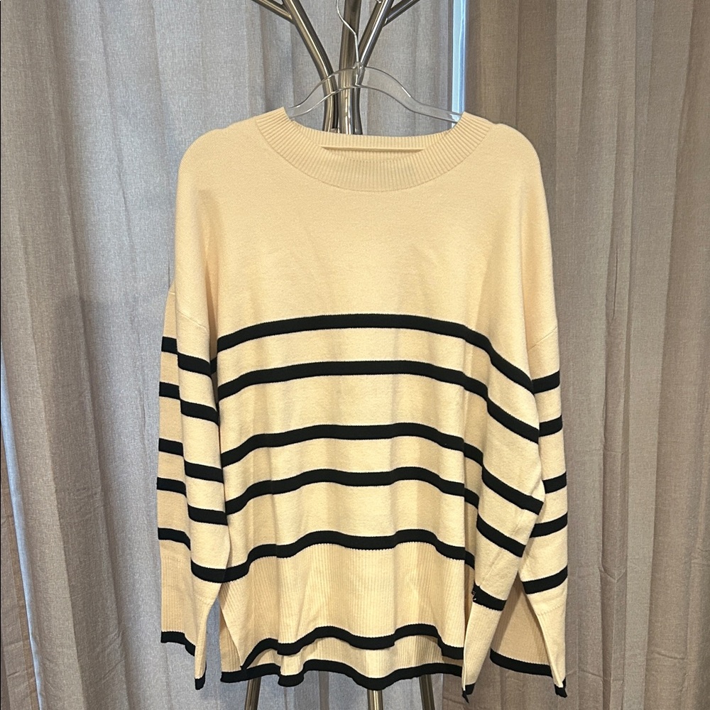 Vero Moda cream black striped sweater. In excellent condition. Super soft.